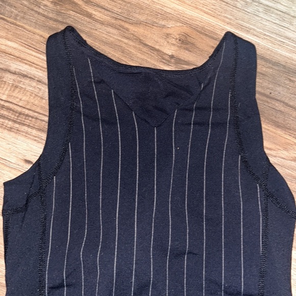 Luluemon active tank - Picture 4 of 14